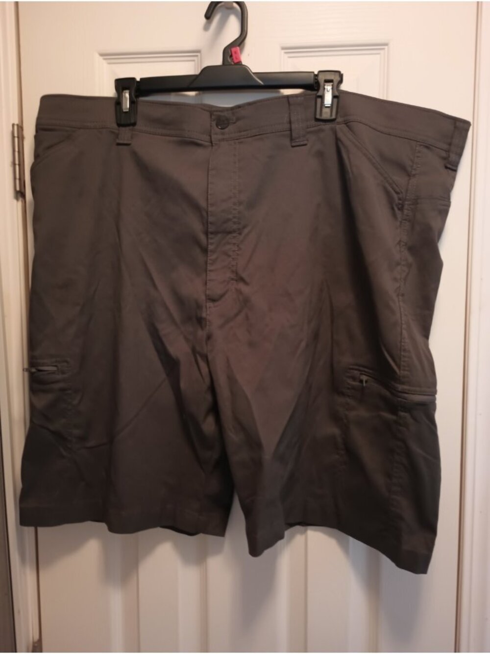 WRANGLER PERFORMANCE UTILITY SHORTS 46  DARK GREY